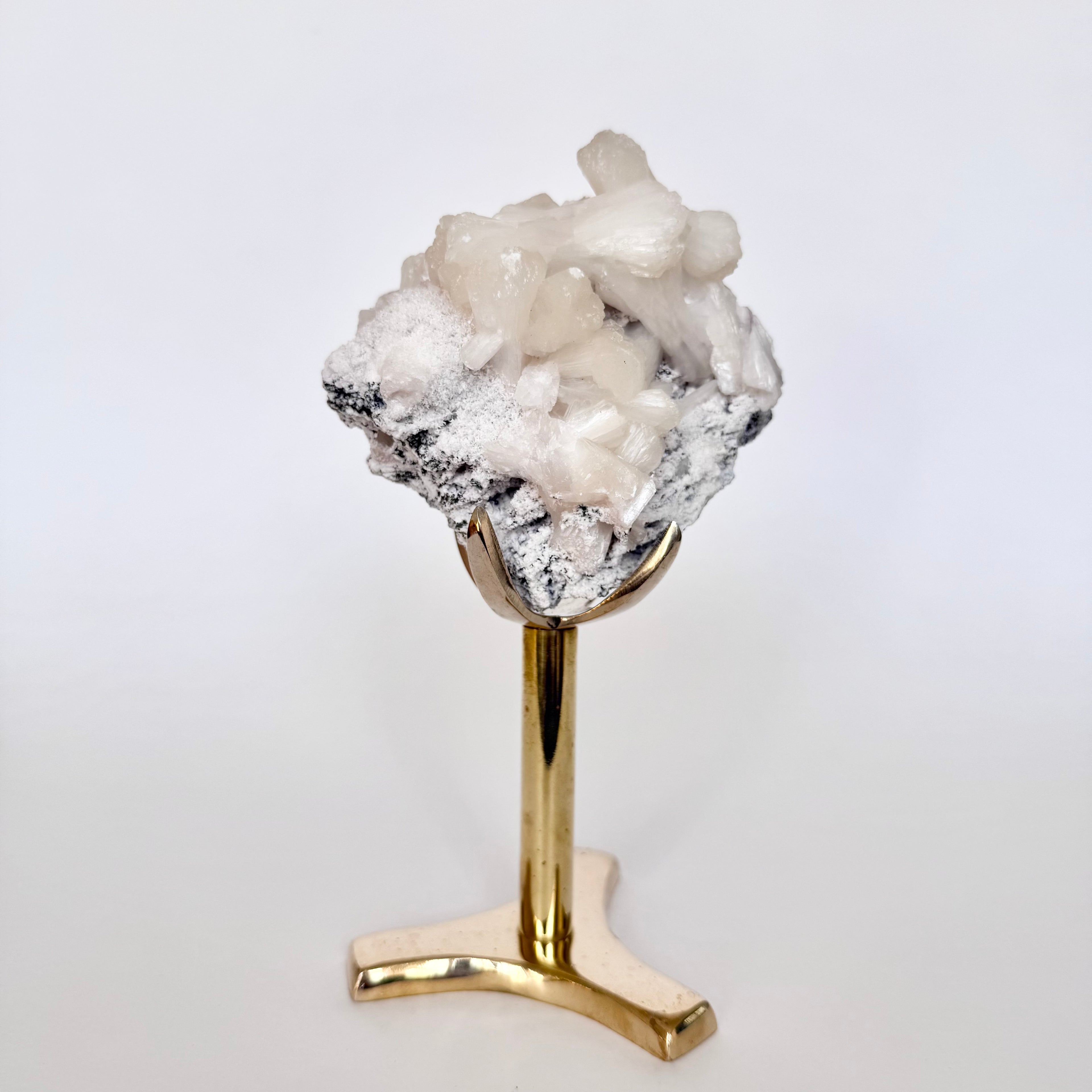 Apophyllite/Stilbite + Brass Claw Stand