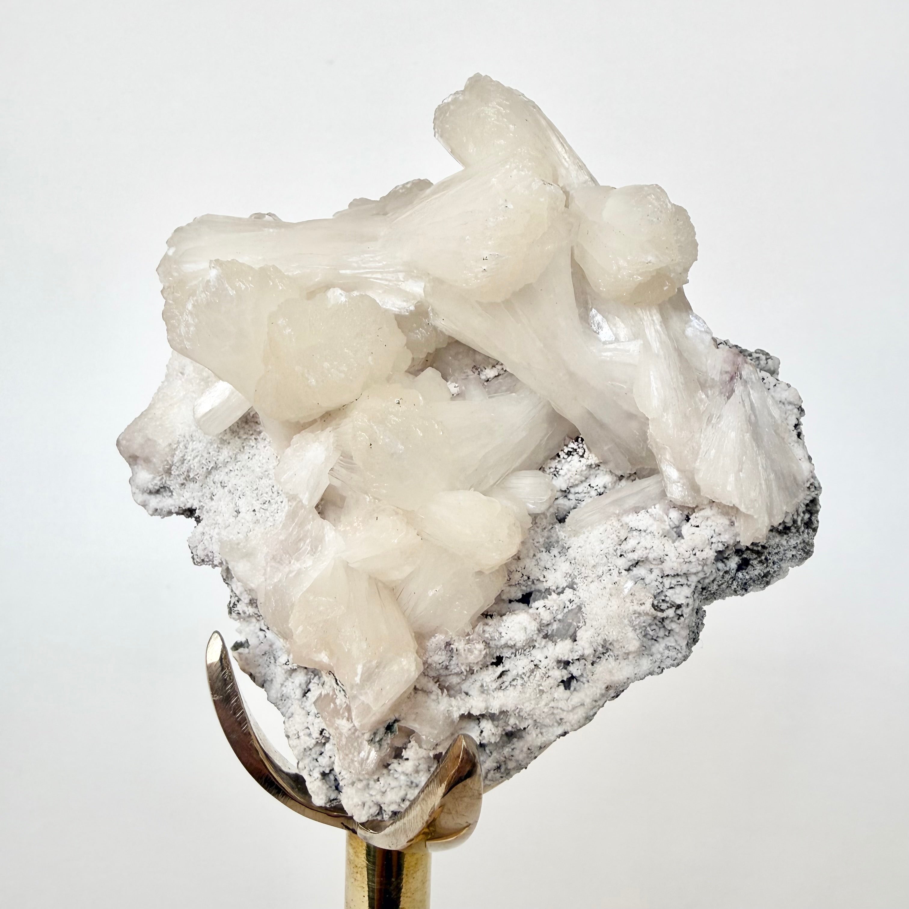 Apophyllite/Stilbite + Brass Claw Stand