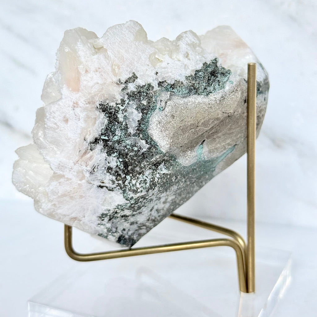 Stilbite + Acrylic/Brass Stand
